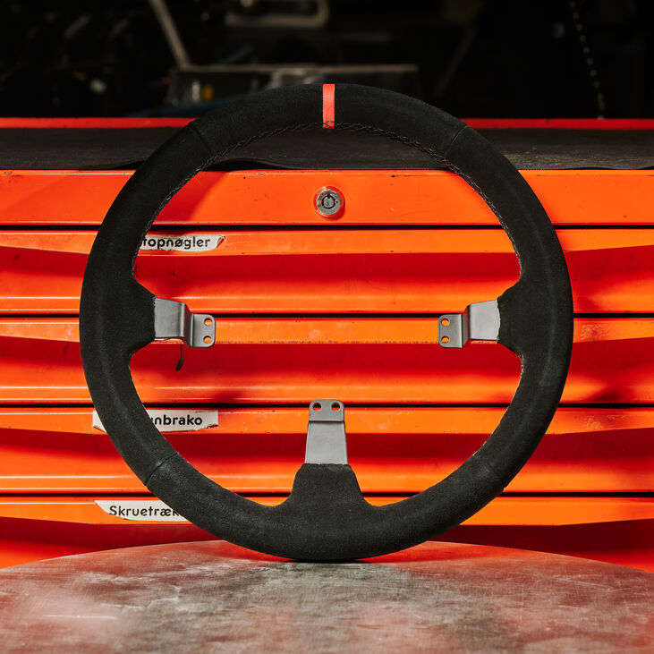 Asetek SimSports GT Rim – 340 mm Schwarzer Suede-Lenkradkranz image number 8