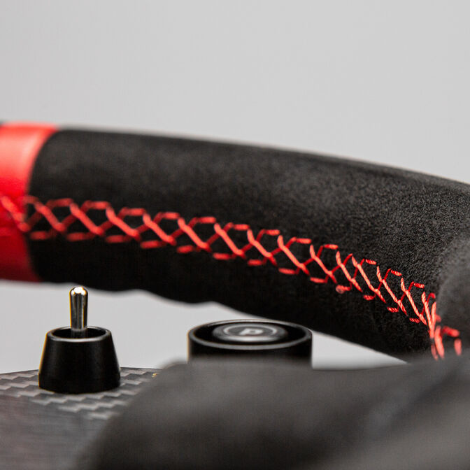 Simagic GT1 SR Alcantara Steering Wheel &ndash; GT1 SR Alcantara-Lenkrad image number 2