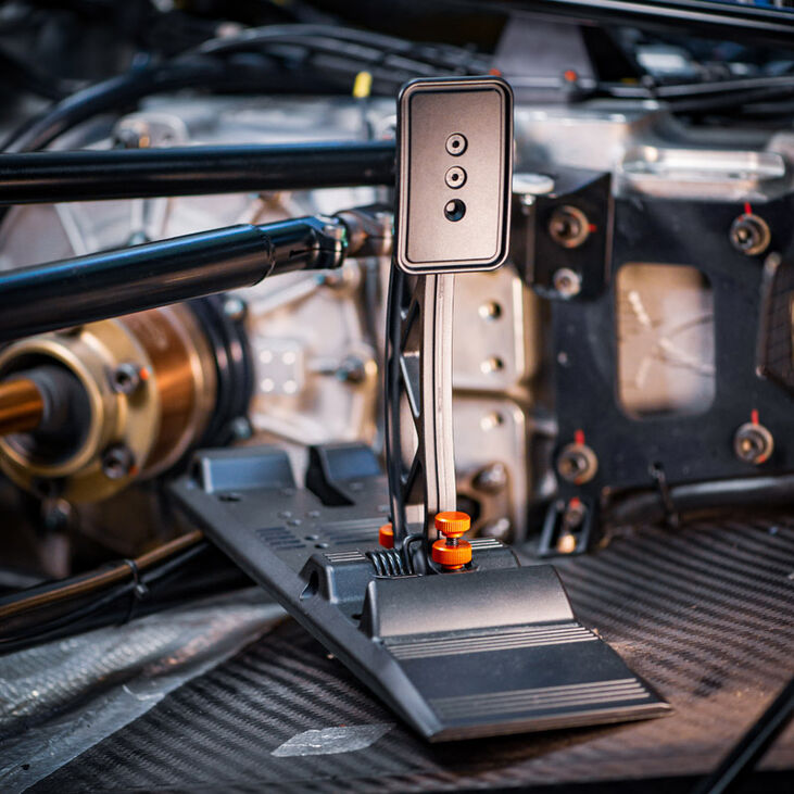 Asetek SimSports Gas & Bremse + Kupplung – SimRacing Pedalset image number 8